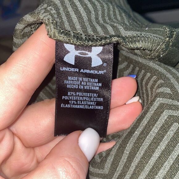 ✨HP✨Under Armour Long Sleeve Sweatshirt✨ - Picture 2 of 8